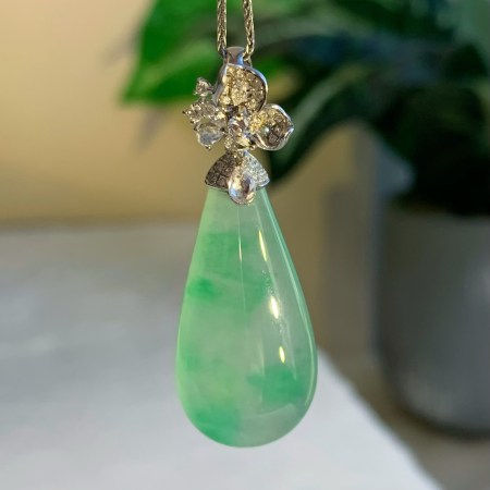 緬甸翡翠A玉冰綠水滴吊墜Burmese Jadeite Drop Shaped Pendant 18K Gold & Diamonds