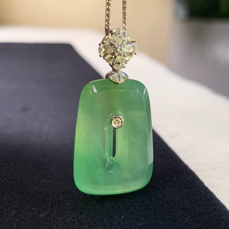 緬甸翡翠A玉冰綠方扣福貝吊墜Burmese Jadeite Plaque Pendant 18K Gold & Diamonds