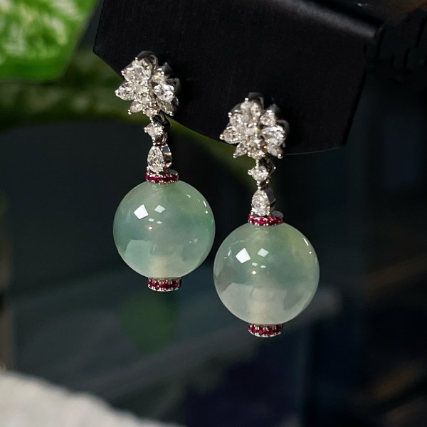 天然緬甸翡翠A玉冰種圓珠耳釘 14mm Burmese Jadeite Jade Icy Bead Earrings 18K Gold & Diamonds