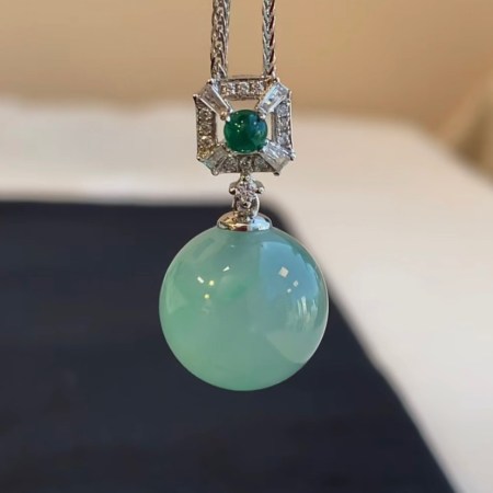 緬甸翡翠A玉冰綠珠吊墜18K金鑽石Burmese Jadeite Jade Icy Green Bead Pendant 18K Gold, Emerald & Diamonds