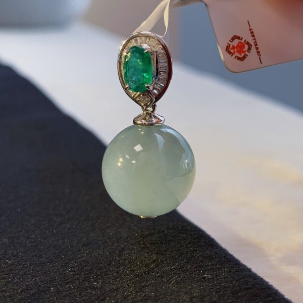 緬甸翡翠A玉冰珠吊墜18K金鑽石Burmese Jadeite Jade Icy Bead Pendant 18K Gold, Emerald & Diamonds